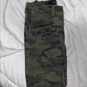 Camo skinny jeans